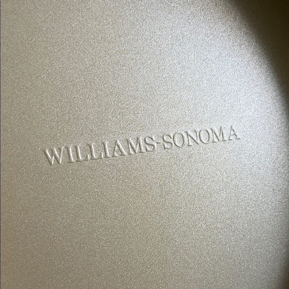 Williams Sonoma Goldtouch Pro Nonstick Round Cake Pan - Picture 3 of 9